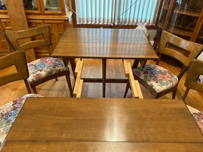 BEAUTIFUL LIKE NEW VINTAGE HEYWOOD WAKEFIELD DROP LEAF DINING TABLE AND CHAIRS