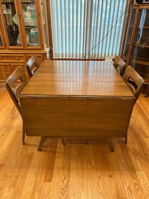 BEAUTIFUL LIKE NEW VINTAGE HEYWOOD WAKEFIELD DROP LEAF DINING TABLE AND CHAIRS