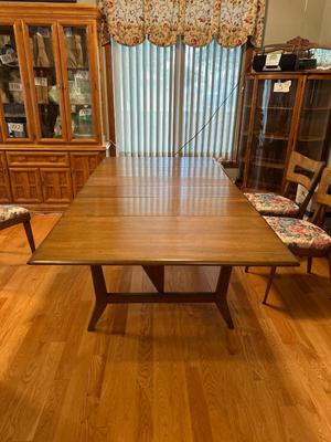 BEAUTIFUL LIKE NEW VINTAGE HEYWOOD WAKEFIELD DROP LEAF DINING TABLE AND CHAIRS