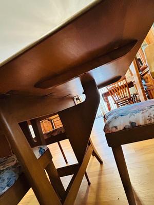 BEAUTIFUL LIKE NEW VINTAGE HEYWOOD WAKEFIELD DROP LEAF DINING TABLE AND CHAIRS