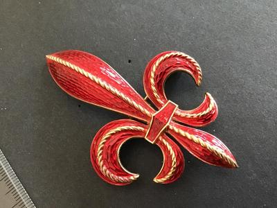 Crown Trafari Fleur De Lis Vintage Brooch Excellent