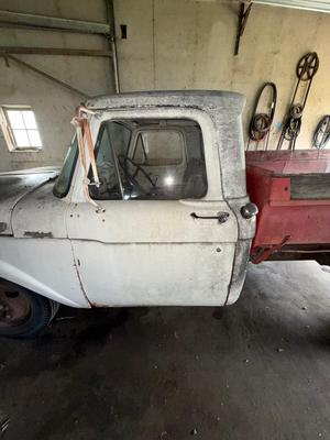 Sale Photo Thumbnail #1379: 1964 Ford dump truck, Runs with Title. Not sure if the dump works. But we were able to start it.