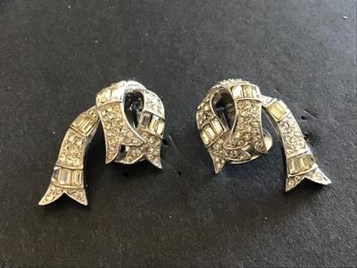 Halbe Vintage Clip on Rhinestone Earrings