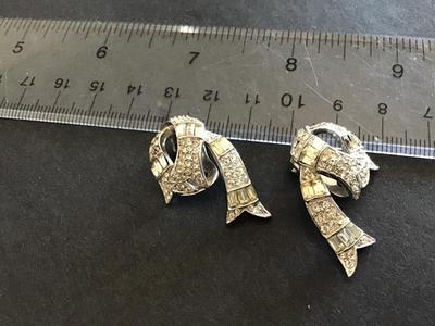 Halbe Vintage Clip on Rhinestone Earrings