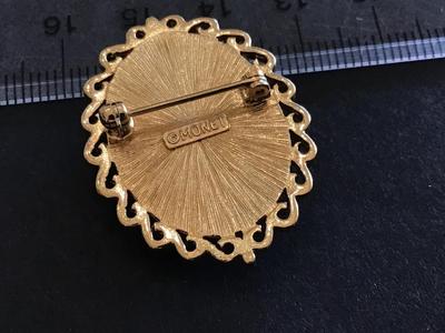 Monet Cameo pin
