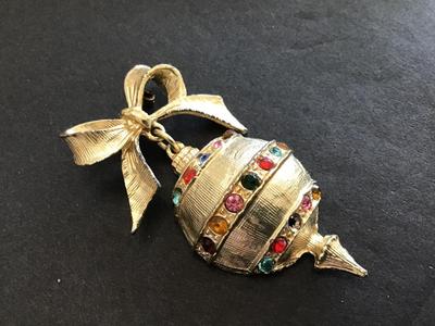 Vintage Holiday Brooch