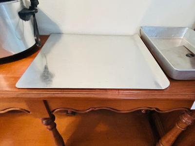 CROCKPOT AND BAKING SHEETS