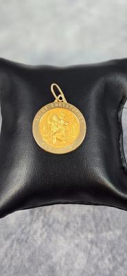 Lot 9: 14k Gold Saint Christopher Pendant - 9g
