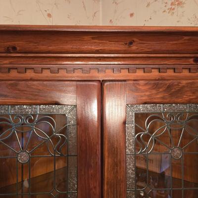 LOT 1D: Beautiful Wooden Corner China Cabinet