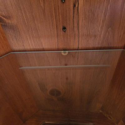 LOT 1D: Beautiful Wooden Corner China Cabinet