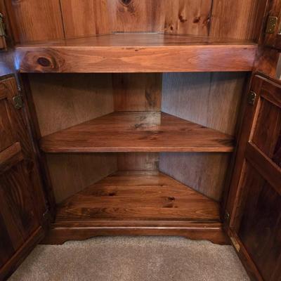 LOT 1D: Beautiful Wooden Corner China Cabinet