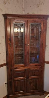 LOT 1D: Beautiful Wooden Corner China Cabinet