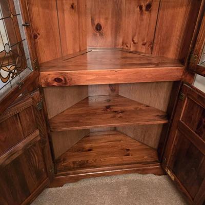 LOT 1D: Beautiful Wooden Corner China Cabinet