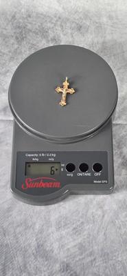 Lot 36: 14k Cross Pendant - 6g / Size 2"