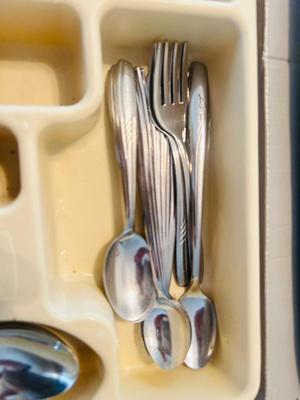 ONIEDA FLATWARE AND WILTON PEWTER PLATTER