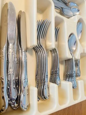 ONIEDA FLATWARE AND WILTON PEWTER PLATTER