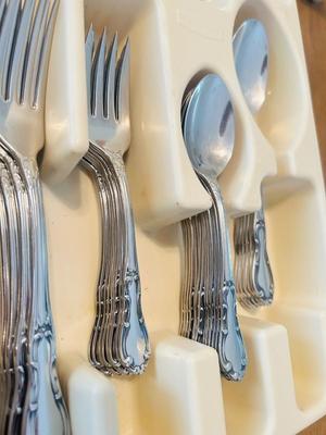 ONIEDA FLATWARE AND WILTON PEWTER PLATTER