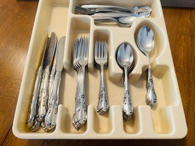 ONIEDA FLATWARE AND WILTON PEWTER PLATTER