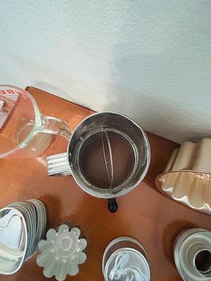 SPECIALTY BAKING PANS, FLOWER SIFTER, LIQUID MEASURING CUP