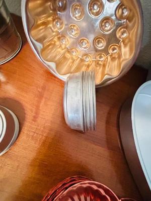 SPECIALTY BAKING PANS, FLOWER SIFTER, LIQUID MEASURING CUP