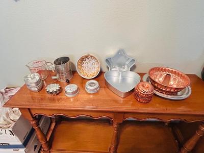 SPECIALTY BAKING PANS, FLOWER SIFTER, LIQUID MEASURING CUP