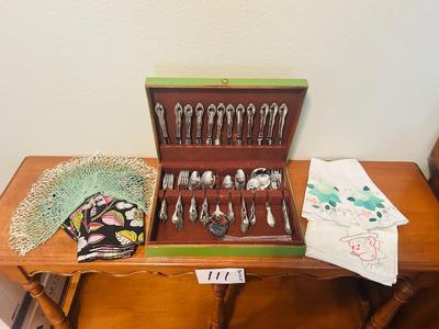 ONIEDA FLATWARE IN BOX AND CLOTH NAPKINS