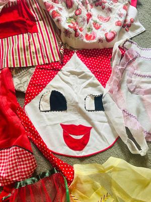 NOT EXACTLY JUNE CLEVERS APRONS BUT CLOSE