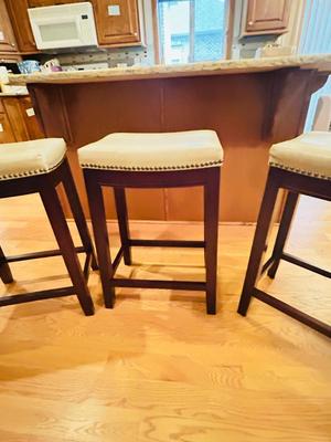 3 STYLISH BARSTOOLS