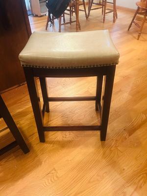 3 STYLISH BARSTOOLS