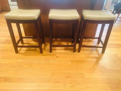 3 STYLISH BARSTOOLS