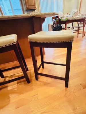 3 STYLISH BARSTOOLS