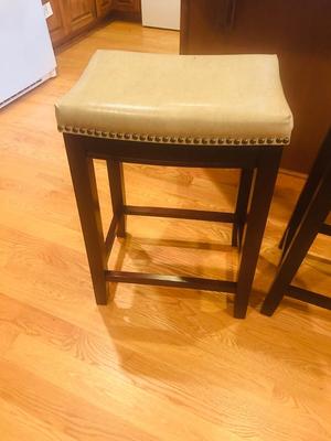 3 STYLISH BARSTOOLS