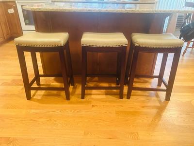 3 STYLISH BARSTOOLS