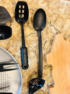 NICE 16” ALUMINUM PIZZA PAN AND HANDY UTENSILS