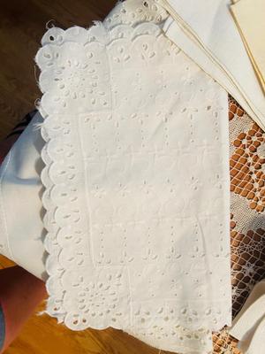 VINTAGE DOILIES AND TABLE DRESSINGS