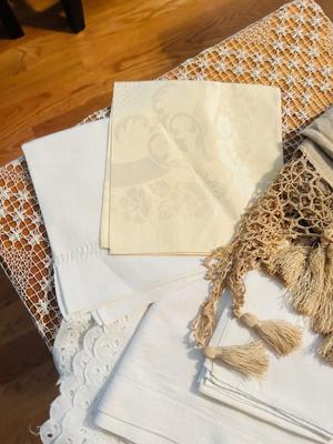 VINTAGE DOILIES AND TABLE DRESSINGS
