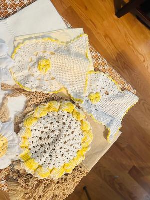VINTAGE DOILIES AND TABLE DRESSINGS