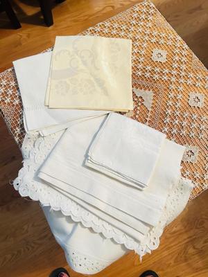 VINTAGE DOILIES AND TABLE DRESSINGS