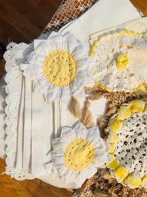 VINTAGE DOILIES AND TABLE DRESSINGS