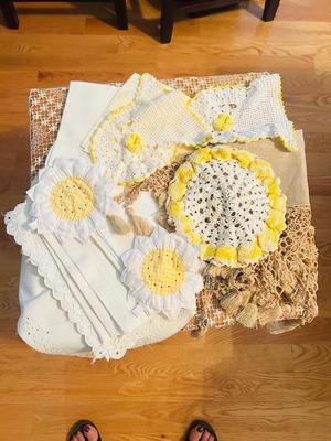 VINTAGE DOILIES AND TABLE DRESSINGS