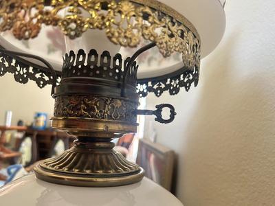 PARLOR GLASS GLOBE LAMP