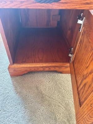 WINNERS ONLY INC SIDE TABLE AND NICE FLOOR LAMP