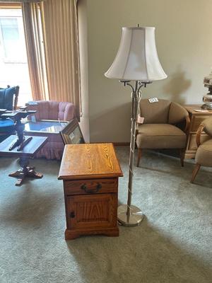 WINNERS ONLY INC SIDE TABLE AND NICE FLOOR LAMP