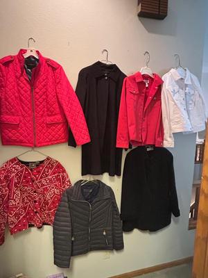 WOMENS JACKETS AND COATS SIZED SMALL-MED-LARGE