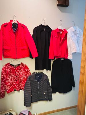 WOMENS JACKETS AND COATS SIZED SMALL-MED-LARGE