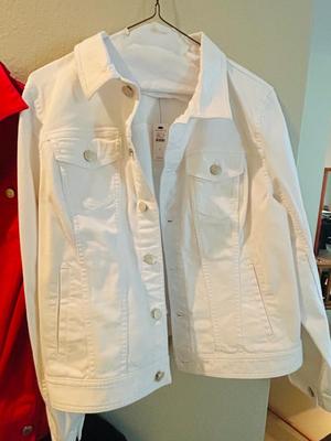 WOMENS JACKETS AND COATS SIZED SMALL-MED-LARGE