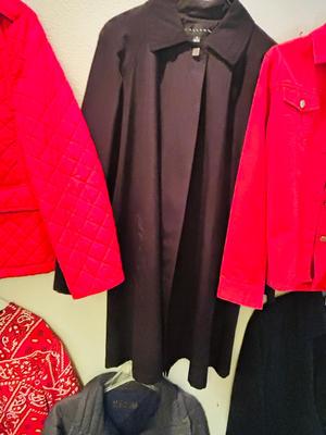 WOMENS JACKETS AND COATS SIZED SMALL-MED-LARGE