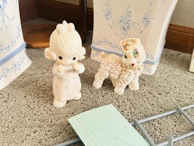 PORCELAIN WASTE CAN AND TISSUE HOLDER, WALL HOOKS AND HOME DECOR