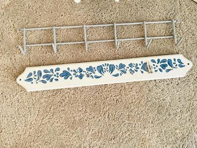 PORCELAIN WASTE CAN AND TISSUE HOLDER, WALL HOOKS AND HOME DECOR