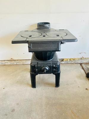 ADORABLE SMALLER ANTIQUE WOOD BURNING STOVE